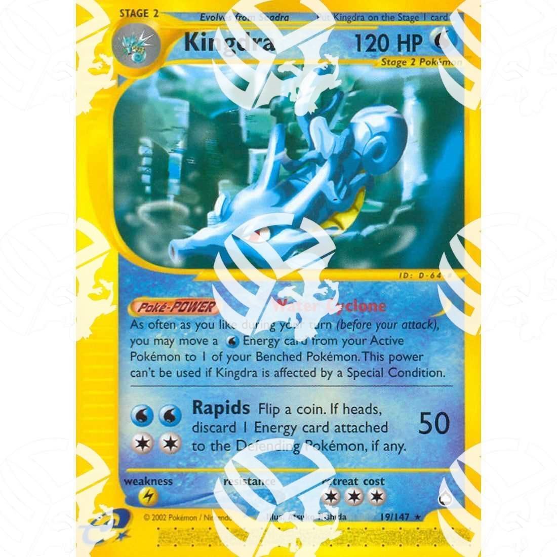 Aquapolis - Kingdra - 19/147 - Warcard - Aquapolis - Kingdra - 19/147 i prezzi più bassi sul mercato, solo da www.warcardshop.com! Carte singole, box, buste e mazzi.